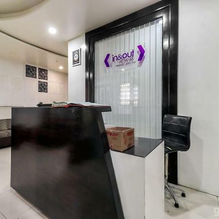 In & Out Dormitory Ahmedabad Exterior photo