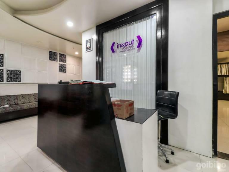 In & Out Dormitory Ahmedabad Exterior photo