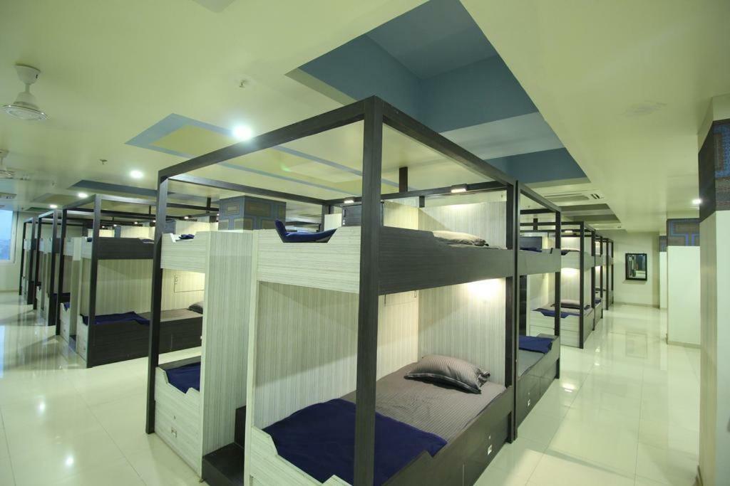 In & Out Dormitory Ahmedabad Exterior photo